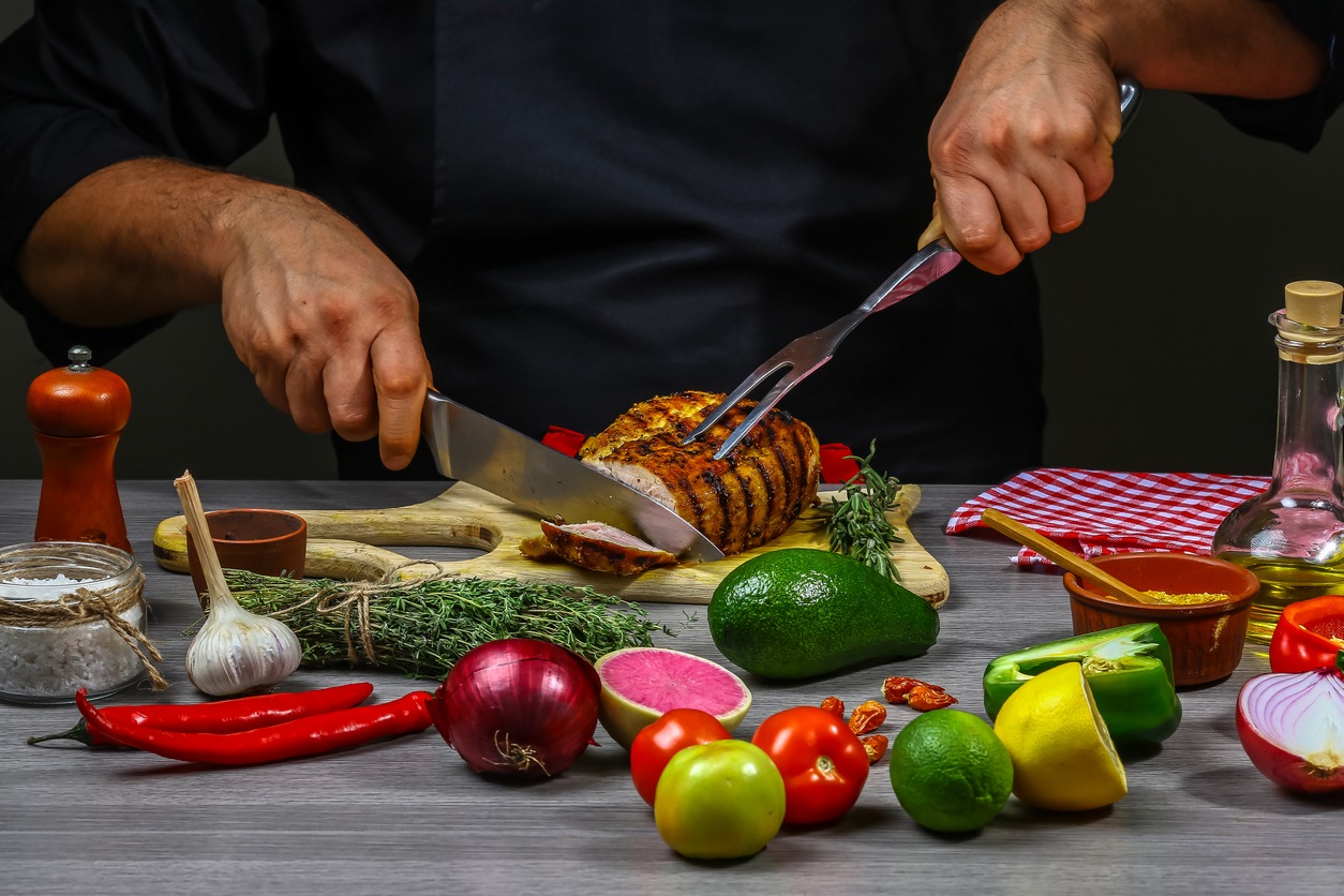 Easy handling carving knife